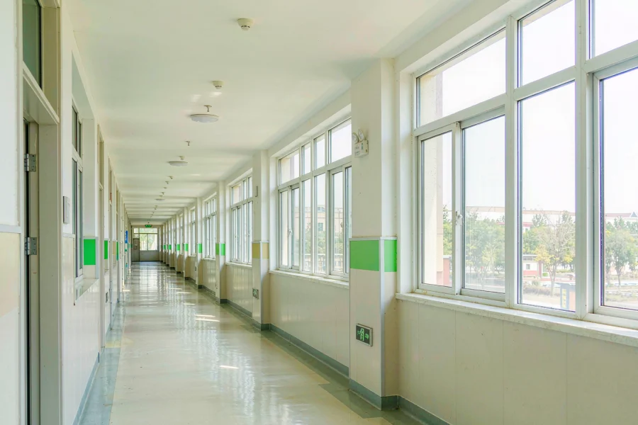 学校与教育机构